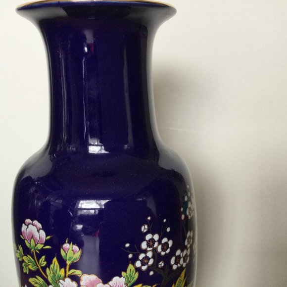 Vintage Japanese vase cobalt blue flowers hand painted marked - Picture 2 of 8